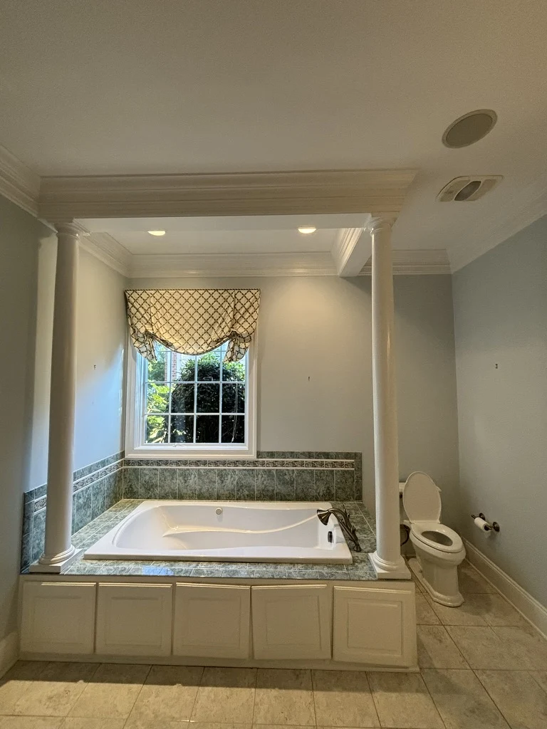 The tub retreat before the Ford’s Colony renovation