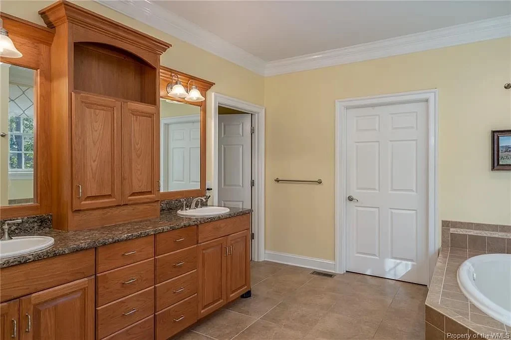 The double vanity before the Ford’s Colony renovation