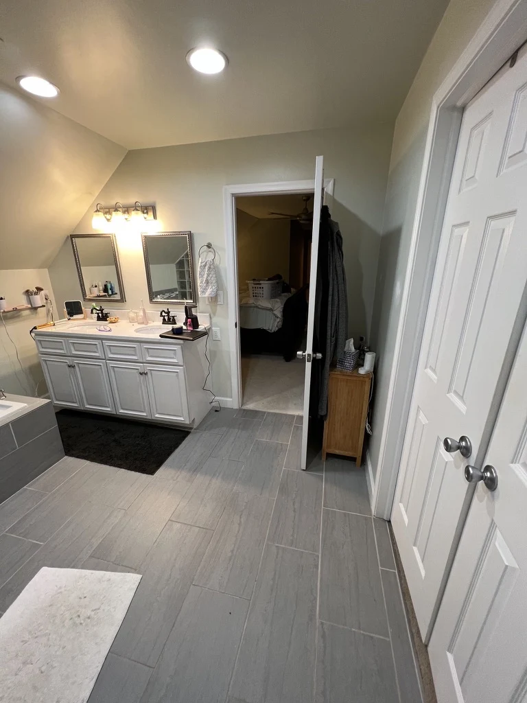 The double vanity before the Kingsmill renovation